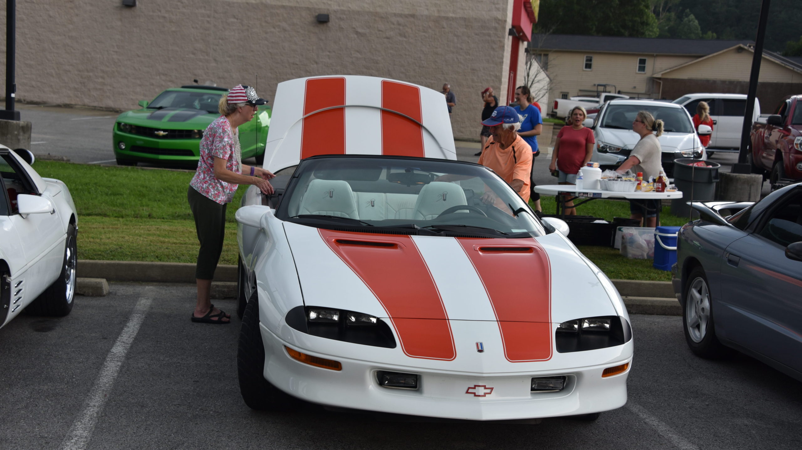 Cruise-in raises scholarship funds