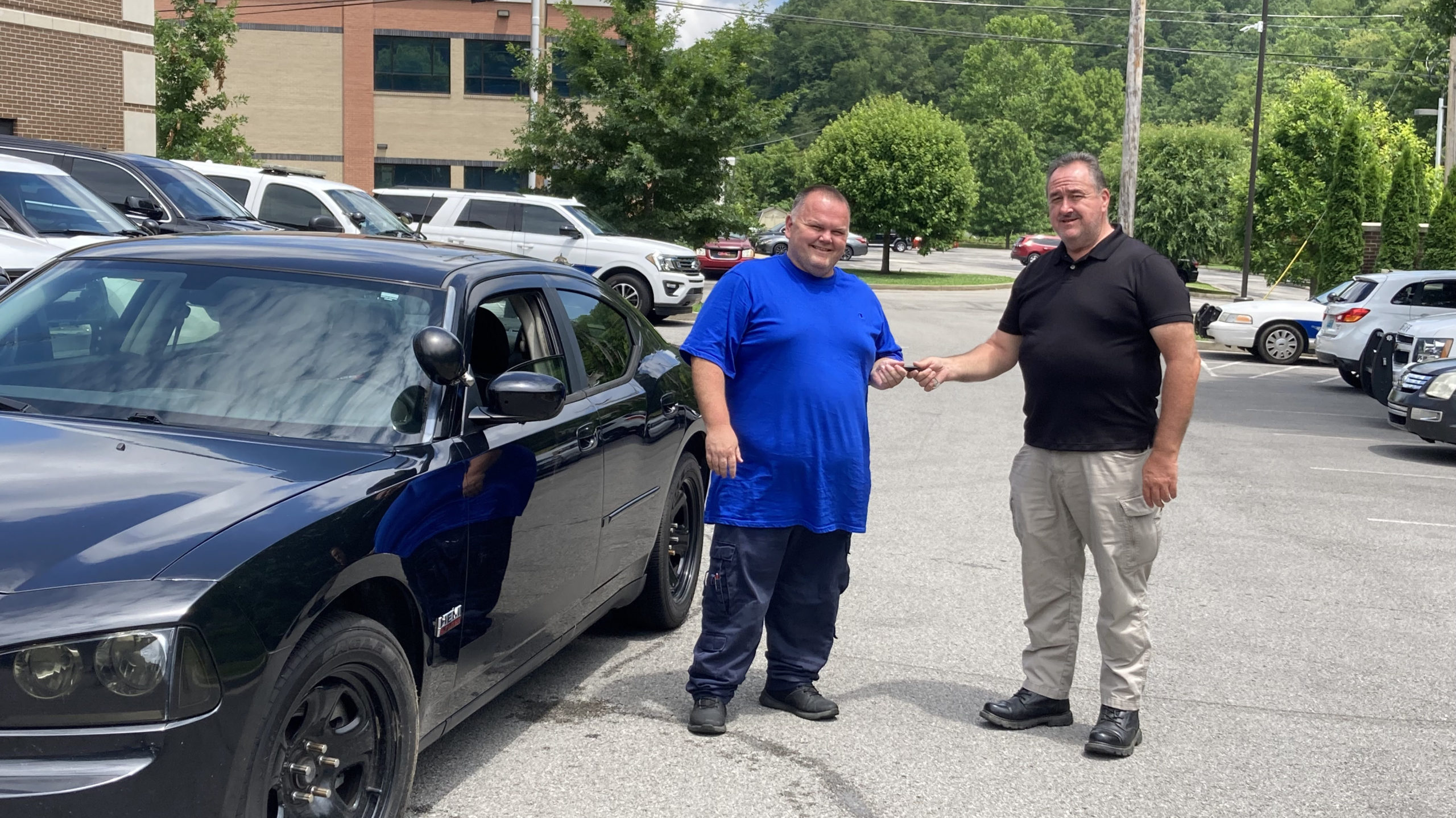 Sheriff donates vehicle to Warfield fire department