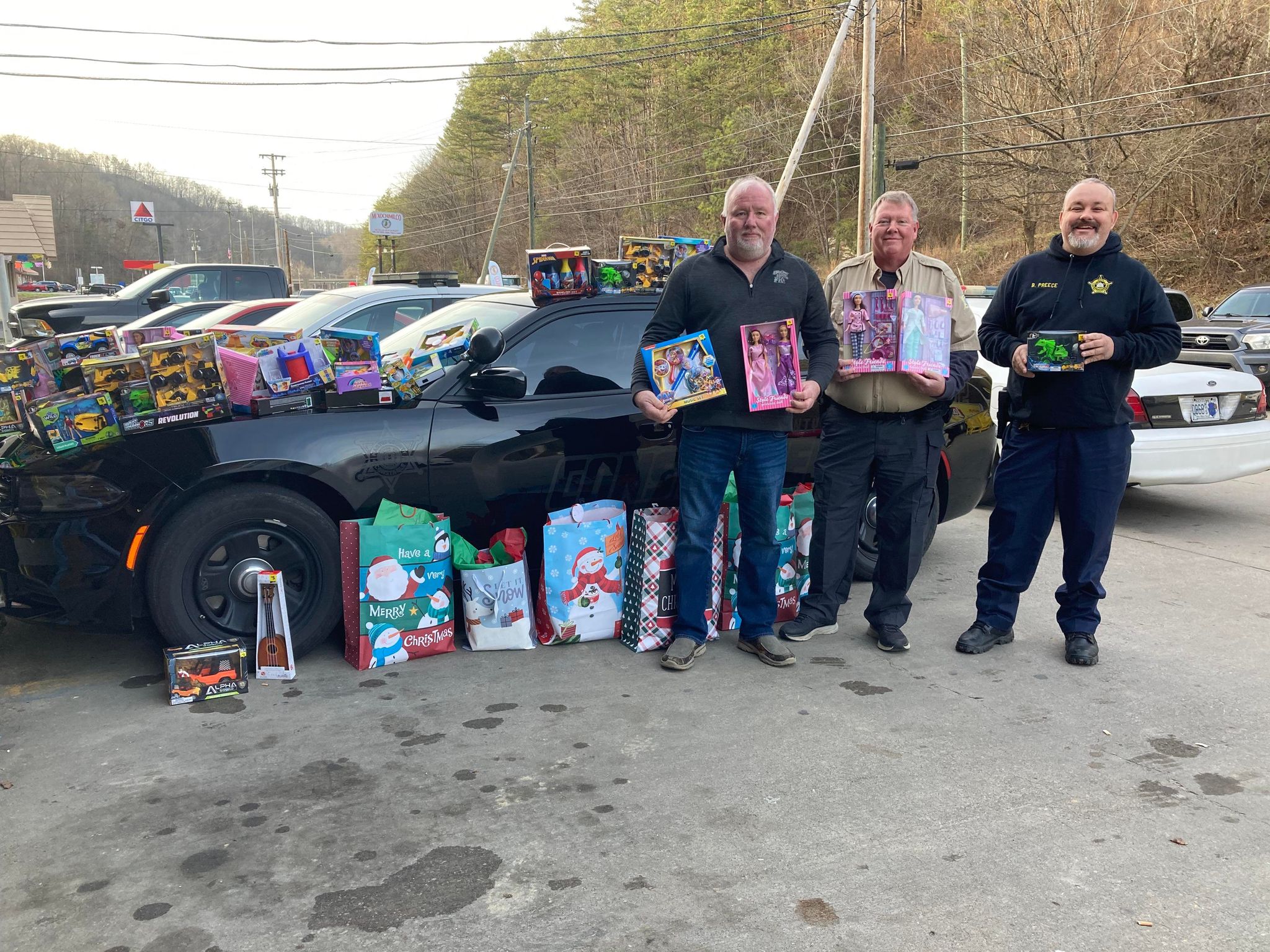 Constables deliver toys