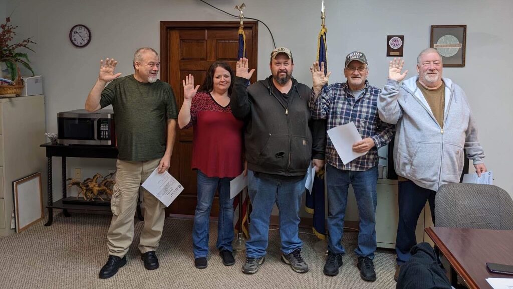 Warfield officials sworn in