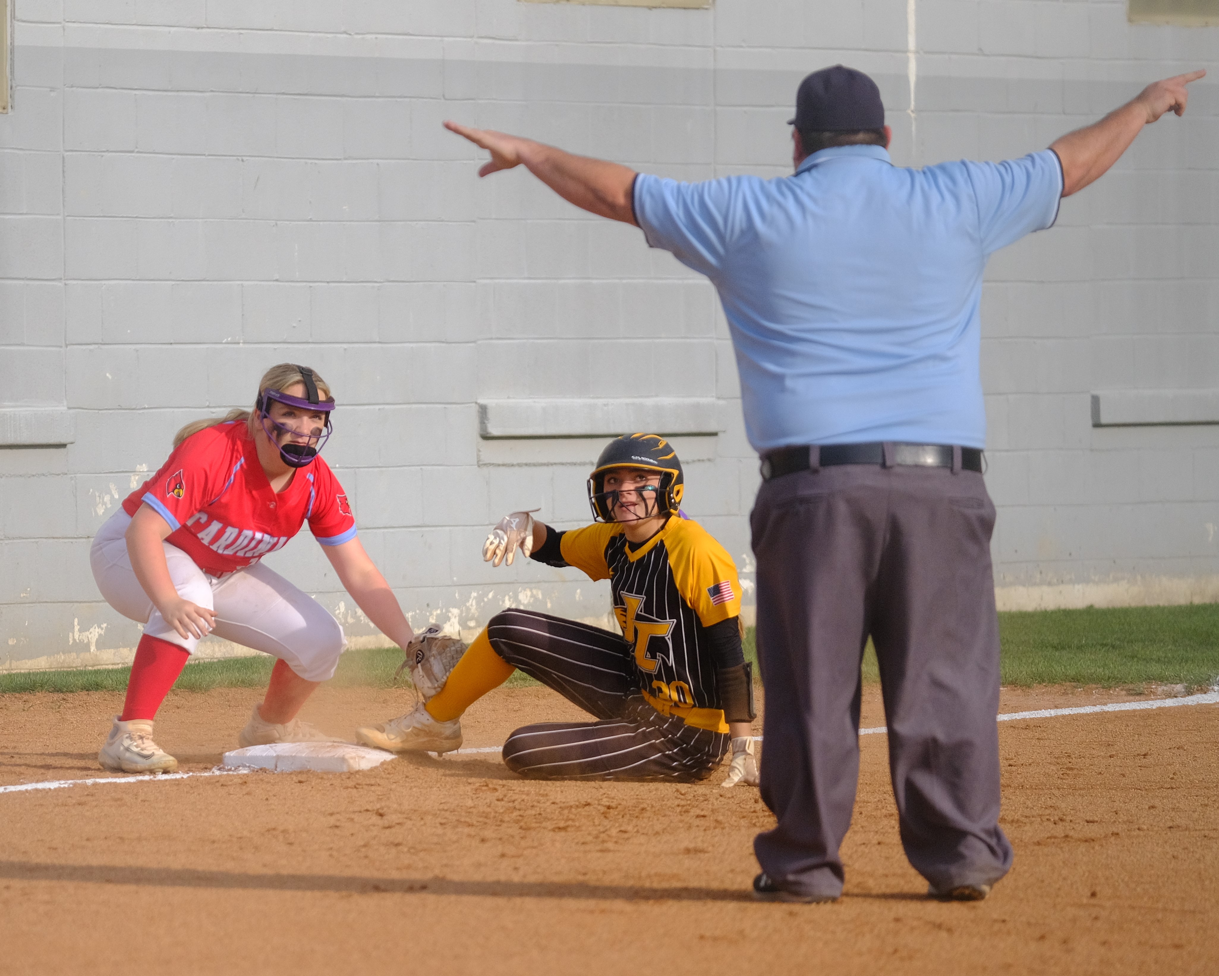 Lady Cards fall to JC in district