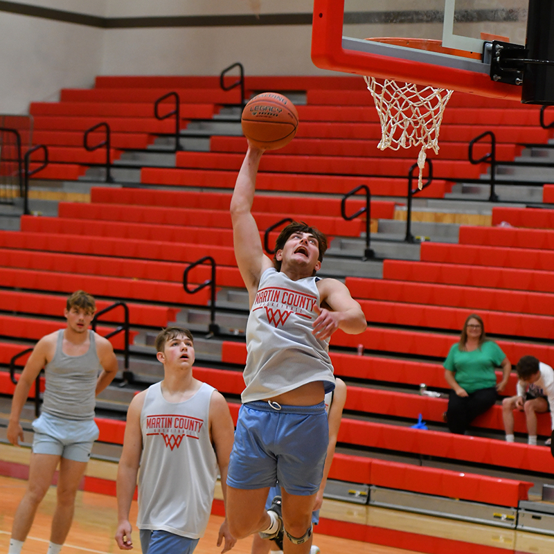 Cardinals dominate summer basketball with 17-5 record