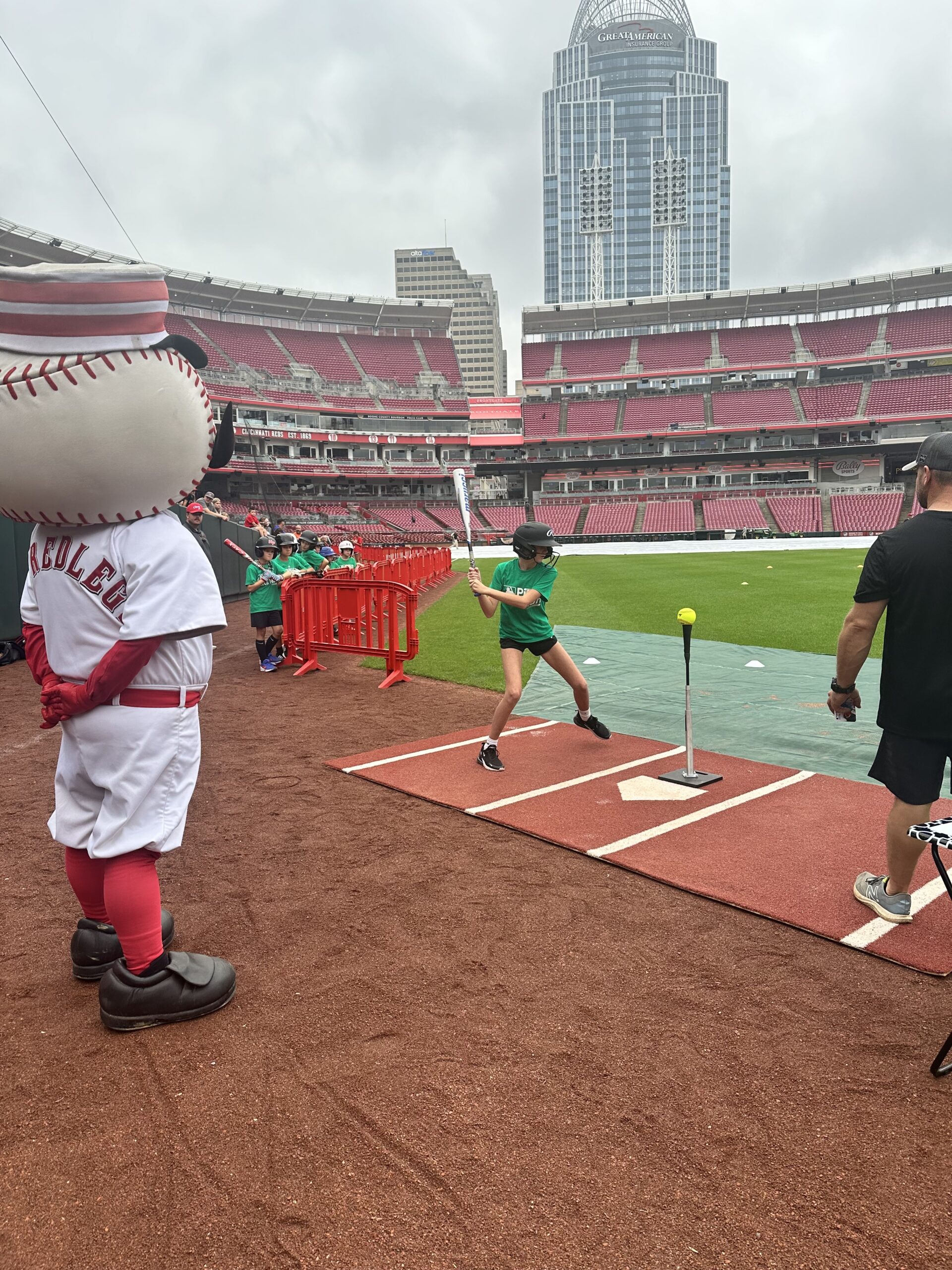 MLB Pitch, Hit, Run winners play at Great American Ballpark