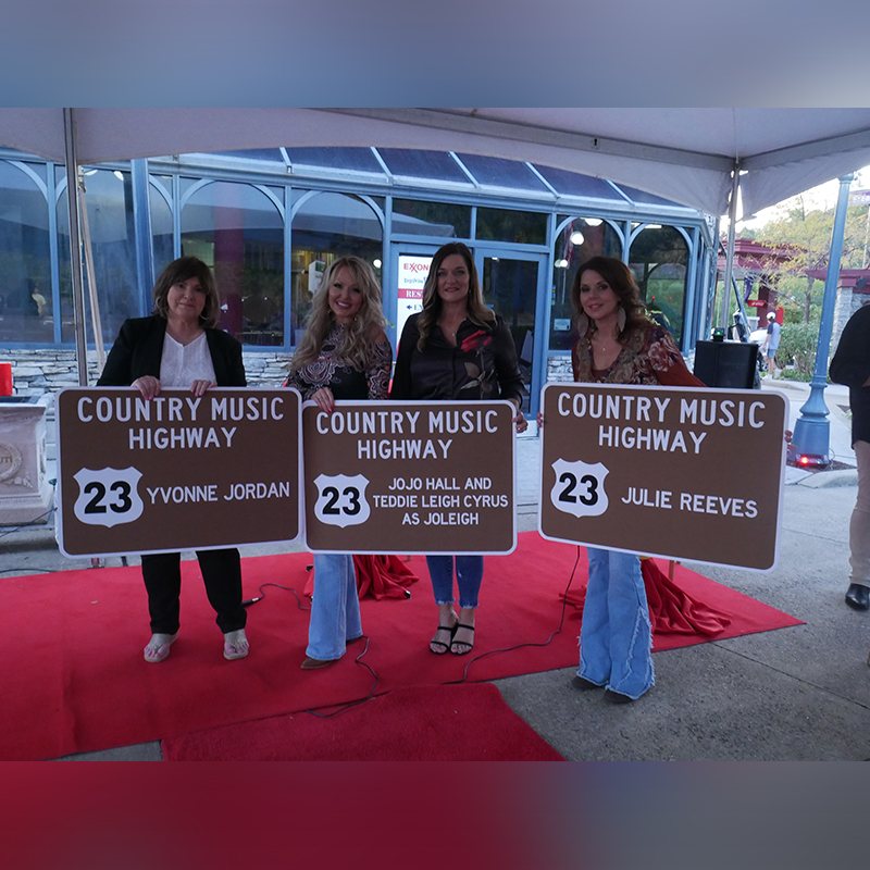 New queens of Country Music Highway honored in Louisa