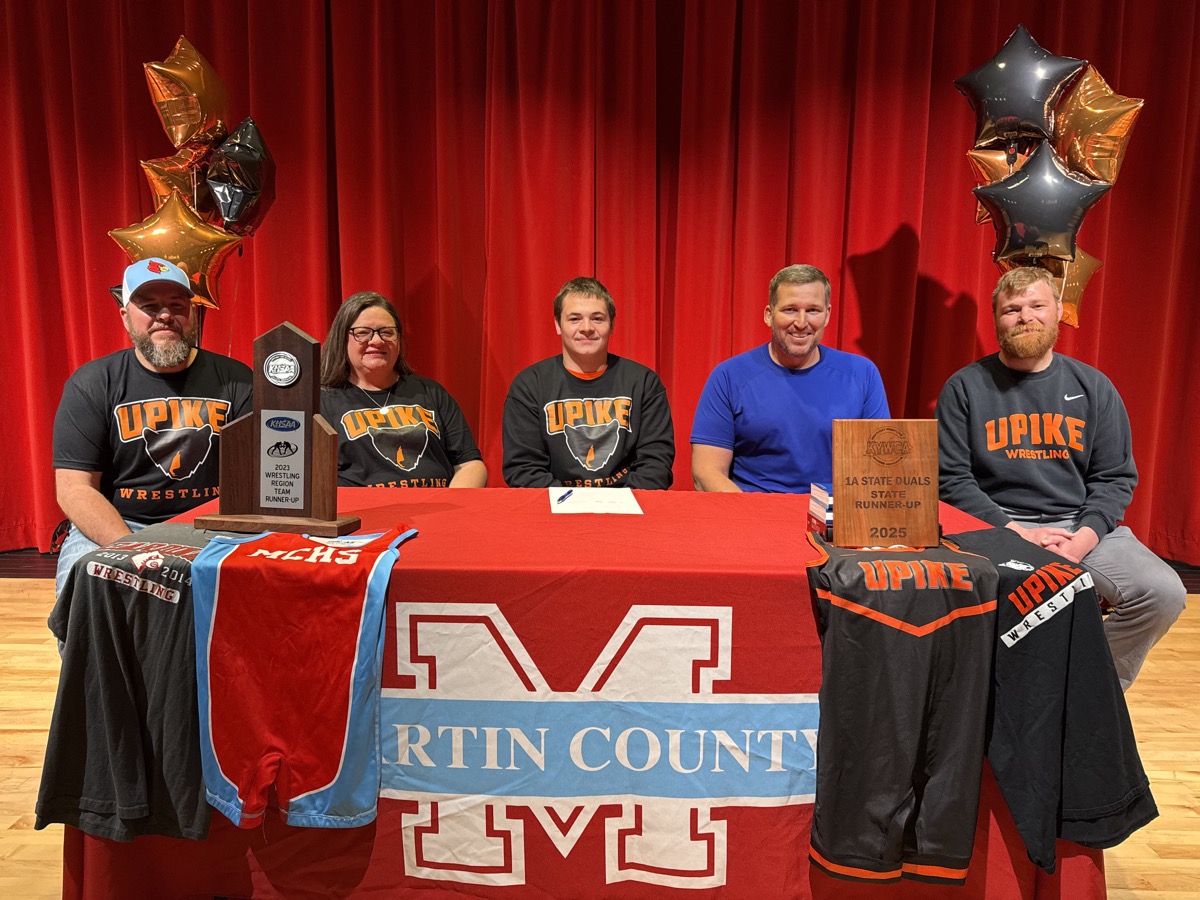 Smith signs with UPIKE