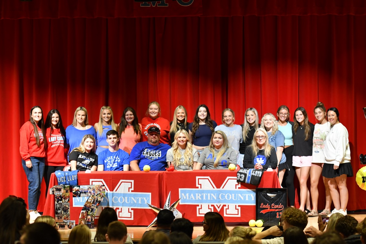 Zoie Hinkle signs with Alice Lloyd College