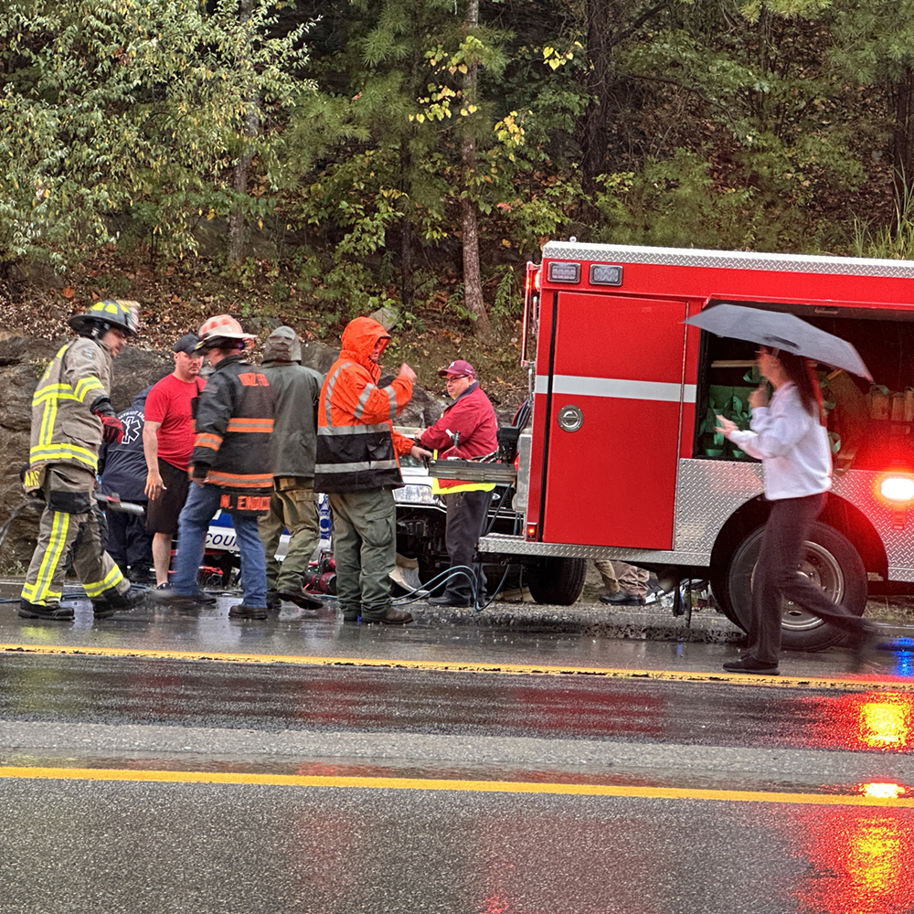 Deputy jailer, inmates injured in Route 645 crash