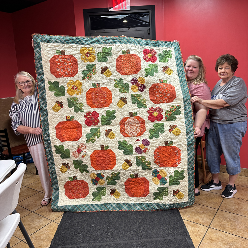 Kiwanis Club unveils Harvest Fest Quilt