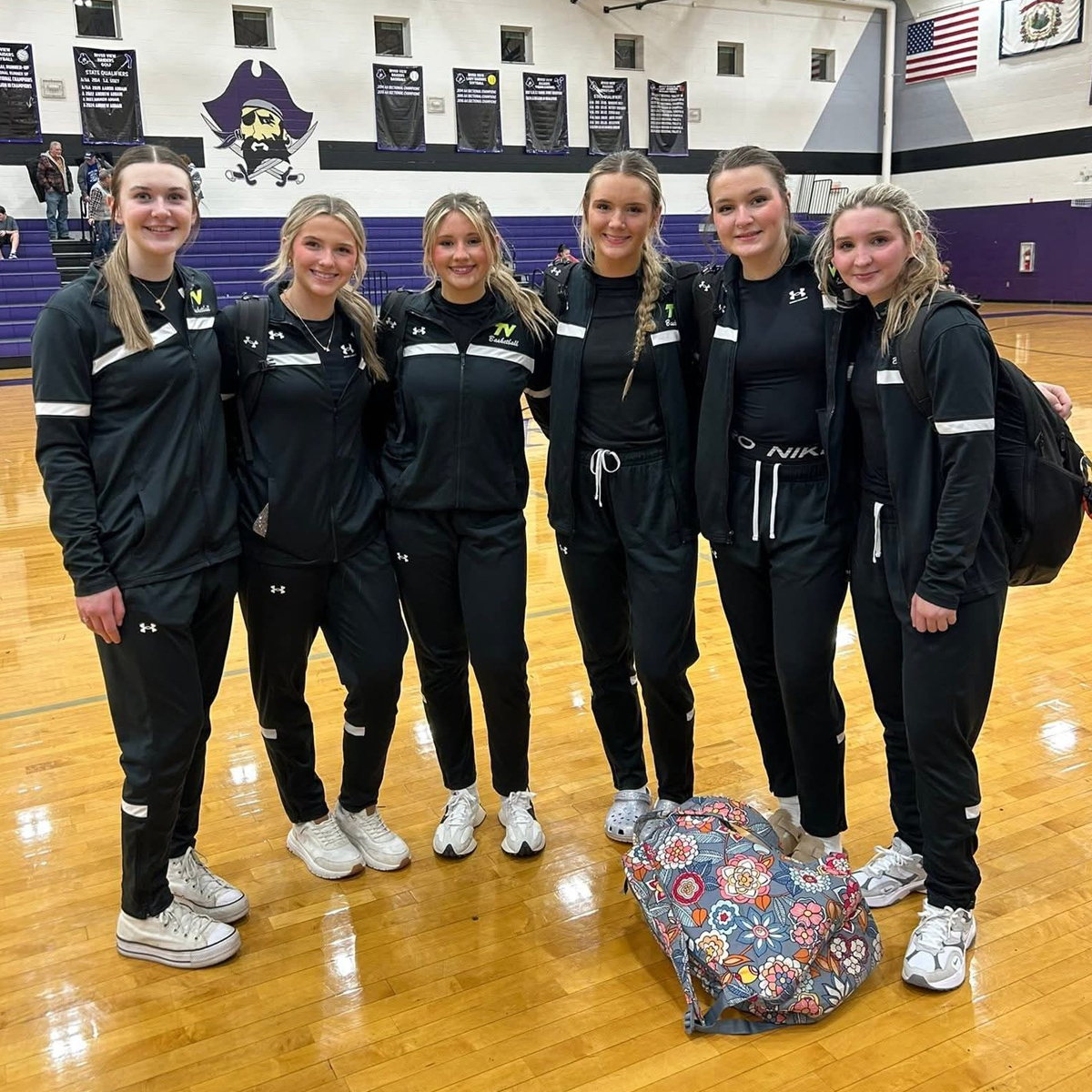 Lady Panthers split pair of games