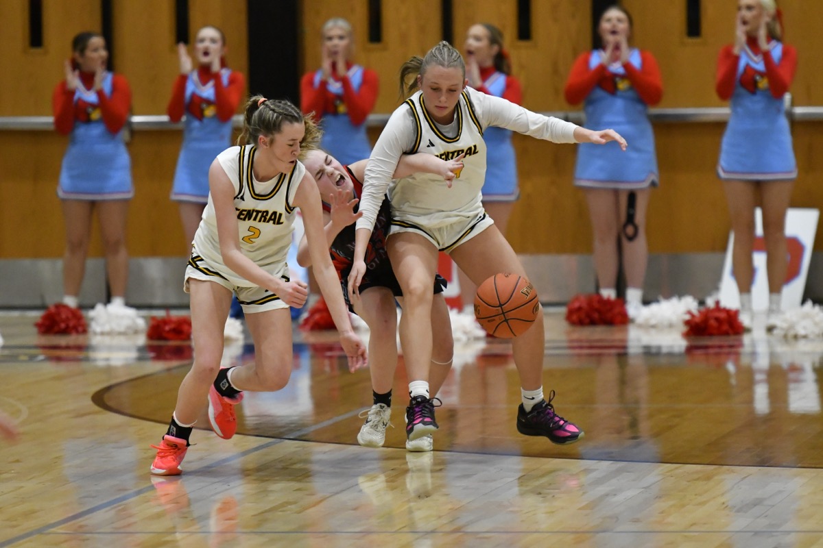 Lady Cards fall to Lady Eagles