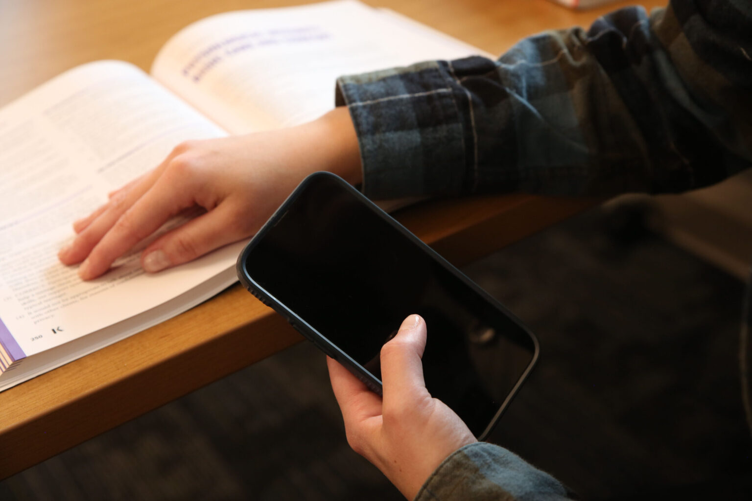 Kentucky Senate approves bill to clarify recent teacher and student electronic communication law